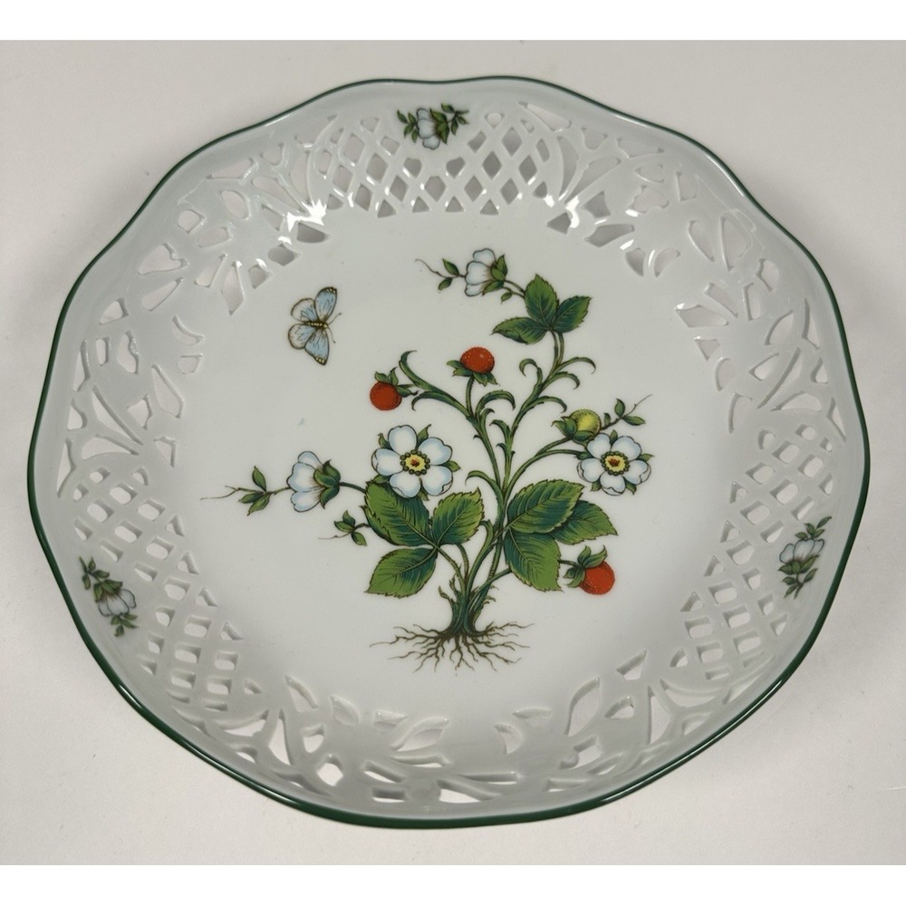 Vintage Schumann Arzberg Bavaria Porcelain Strawberry Bowl 7 3/8"
